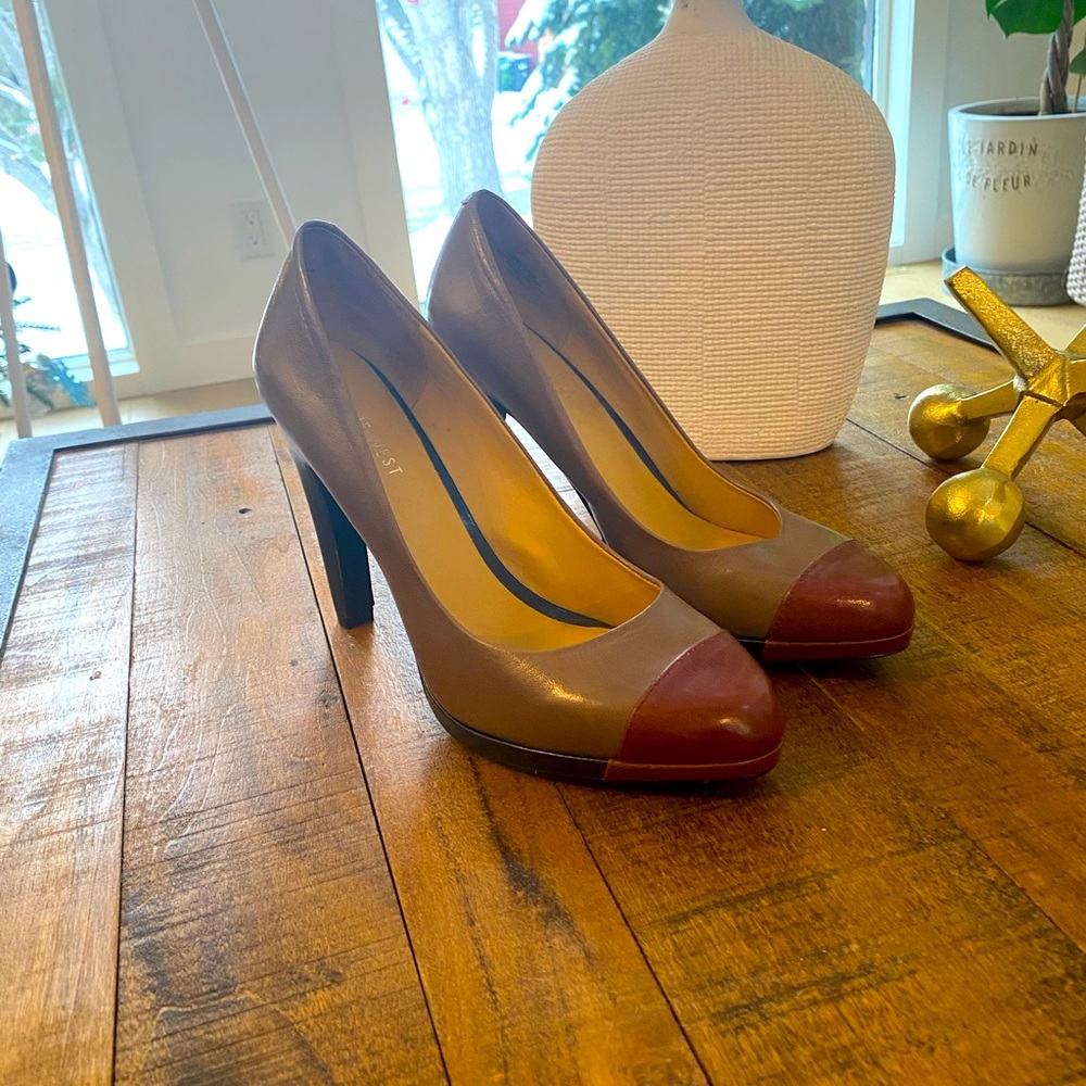 Nine West 2 tone block heel pump